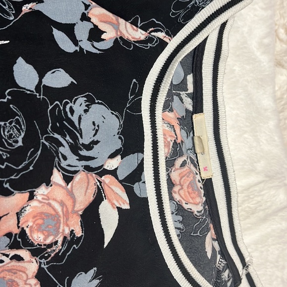 Beautiful blouse from stitch fix - Picture 3 of 3